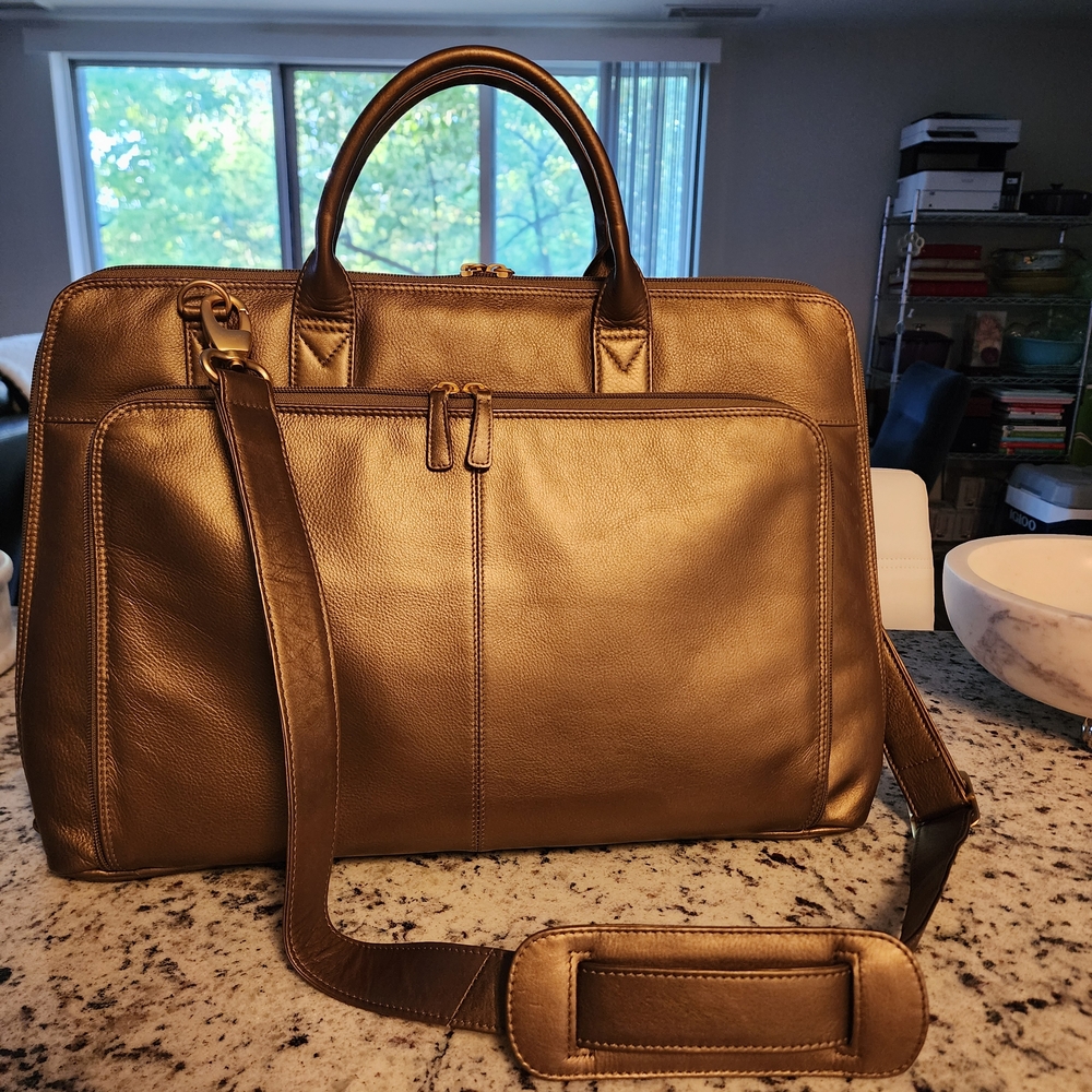 NWOT Beautiful Real Leather Bag, Removeable Strap, Outside/Inside Pockets